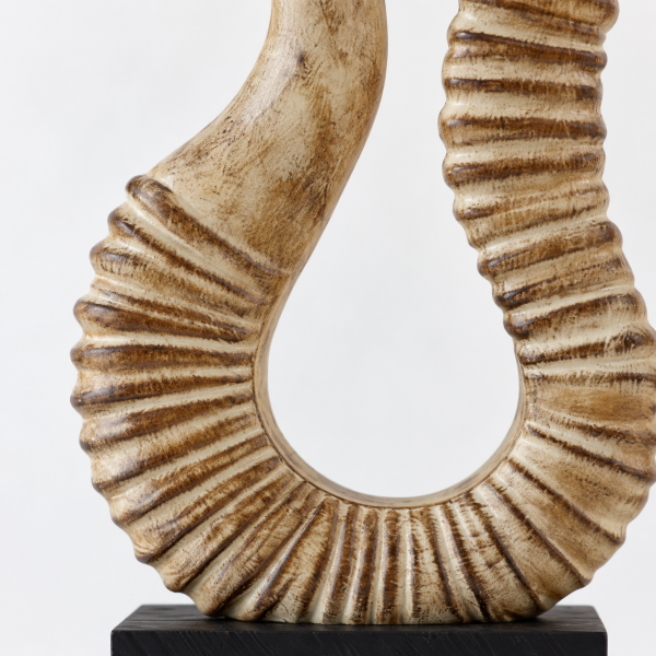 Abstract Ribbed Loop Resin Sculpture – Texture Detail Close-up of ribbed detailing and beige-brown painted finish on the resin loop sculpture